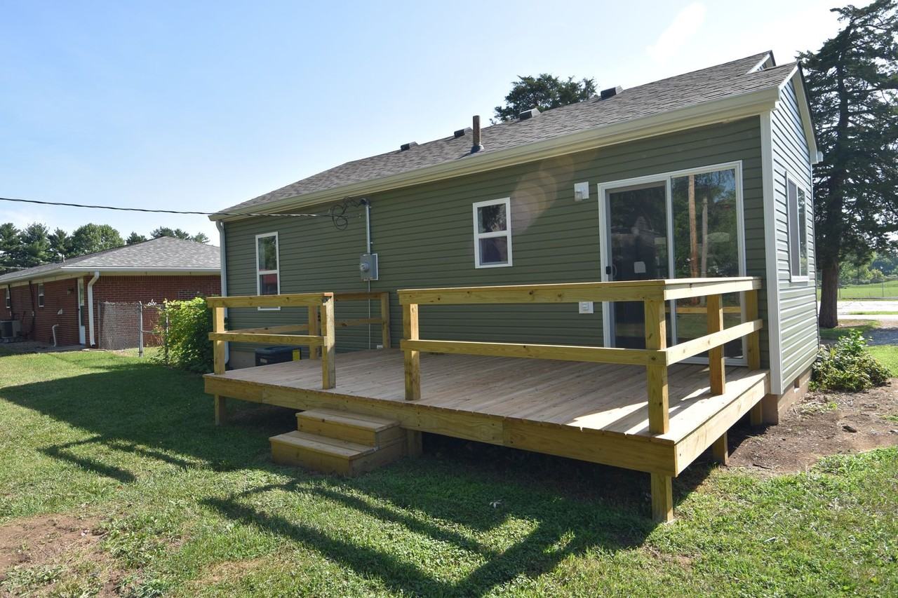432 Baldwin St - Photo 2 of 13