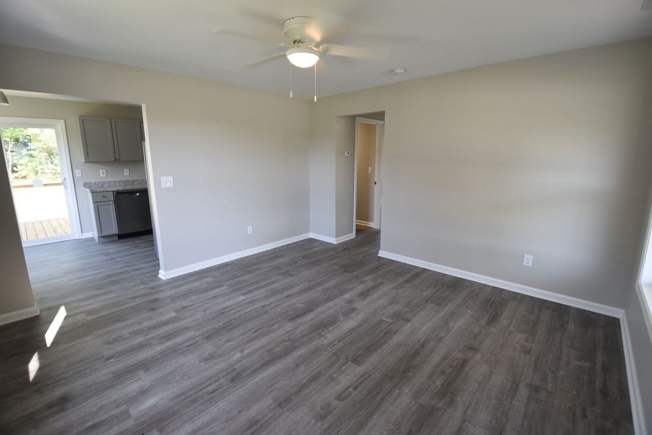 432 Baldwin St - Photo 3 of 13