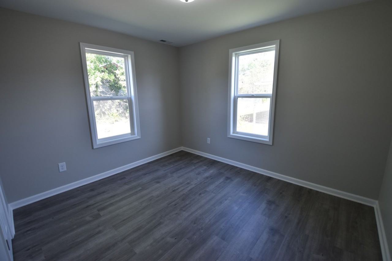 432 Baldwin St - Photo 7 of 13