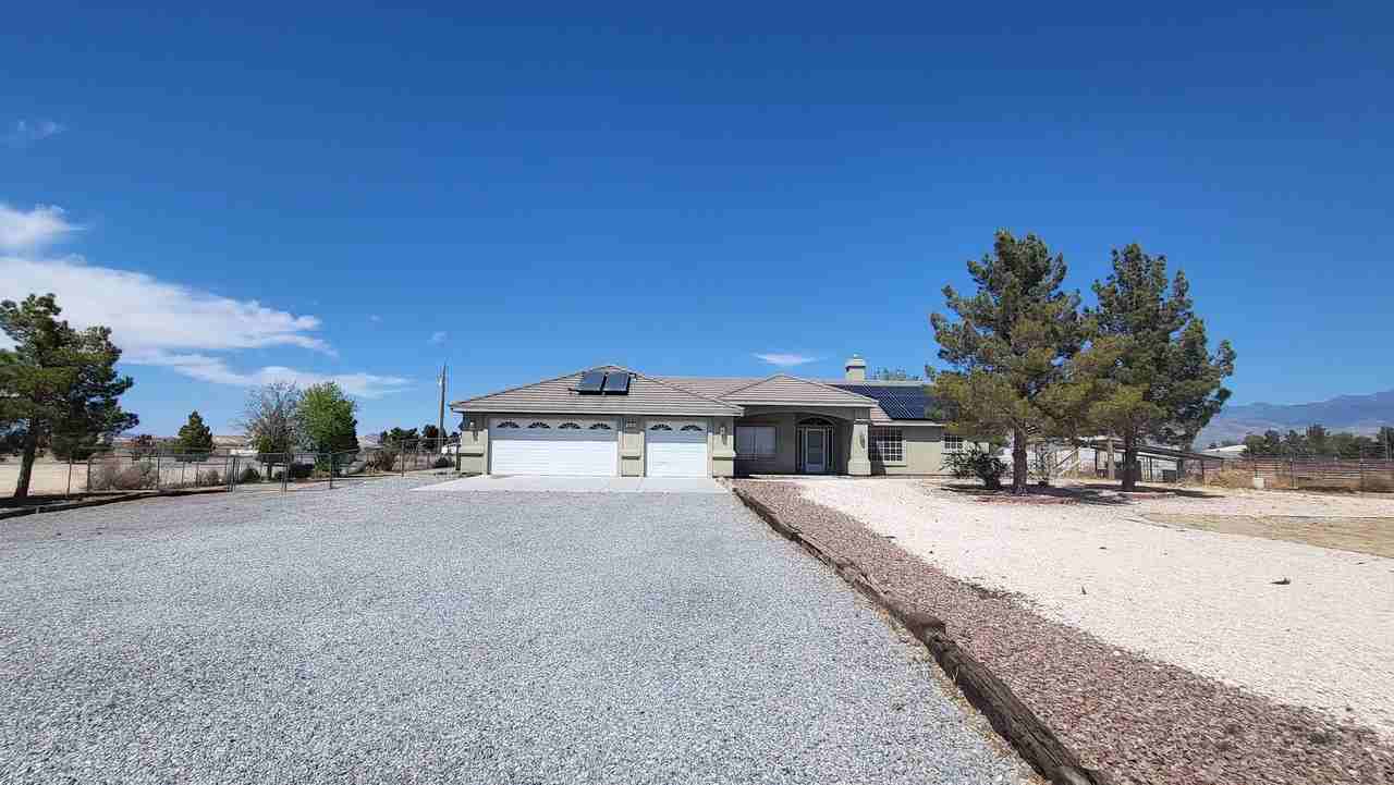 2110 E Fuchsia St - Photo 4 of 50