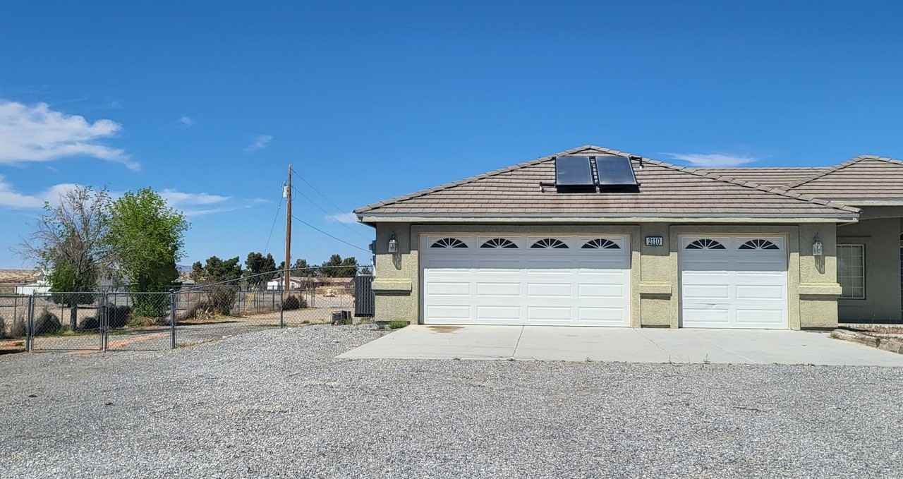 2110 E Fuchsia St - Photo 5 of 50