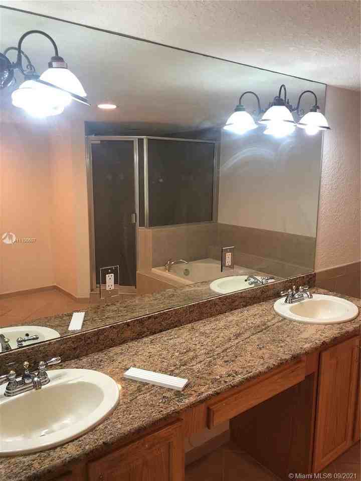 1501 E Broward Blvd - Photo 3 of 14