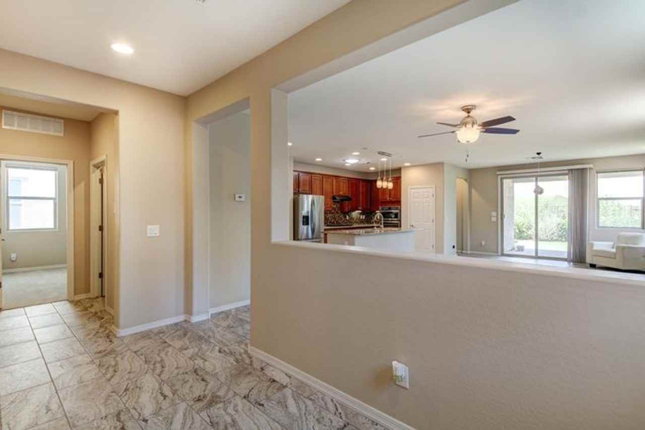 40876 W Tamara Ln - Photo 4 of 42