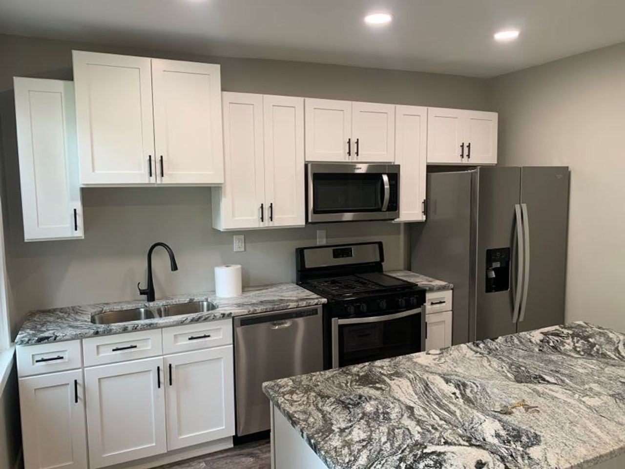 467 30th St - Photo 2 of 37