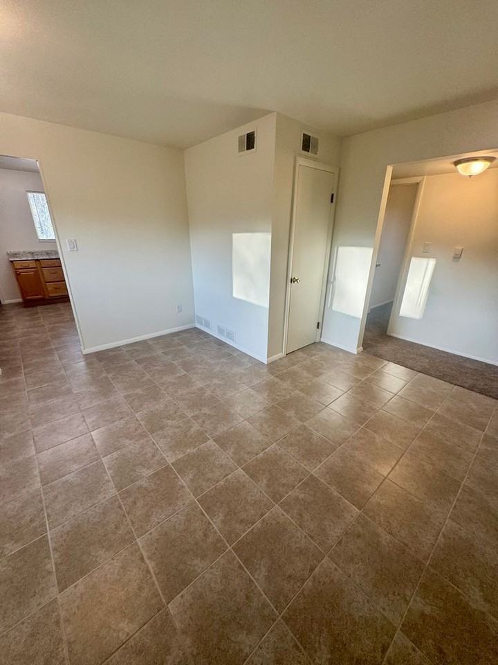 2625 N Chestnut St - Photo 5 of 26