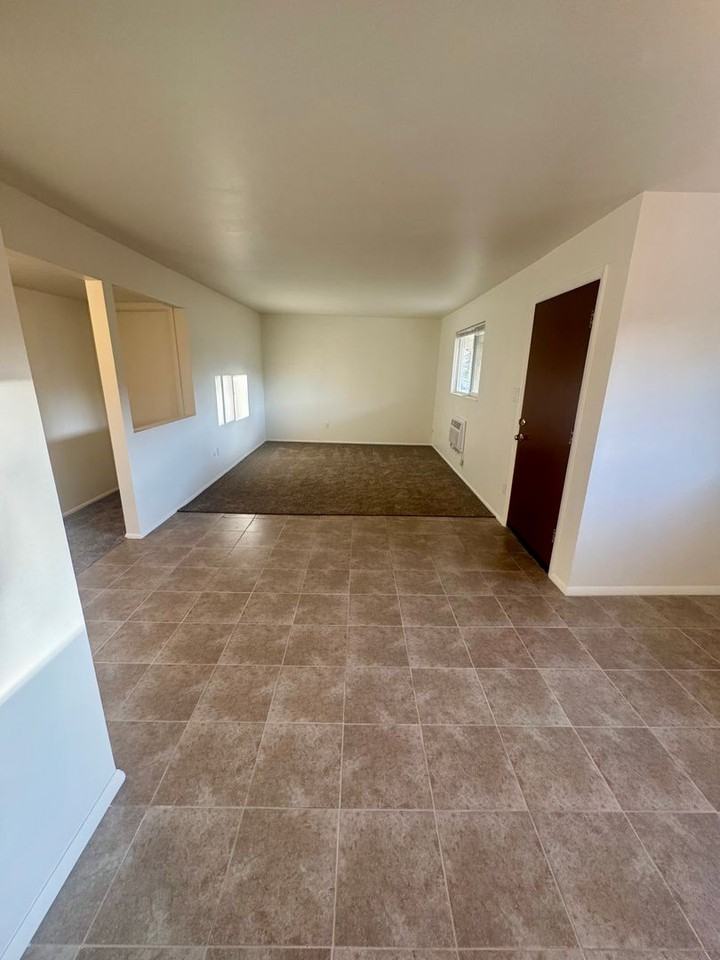 2625 N Chestnut St - Photo 7 of 26