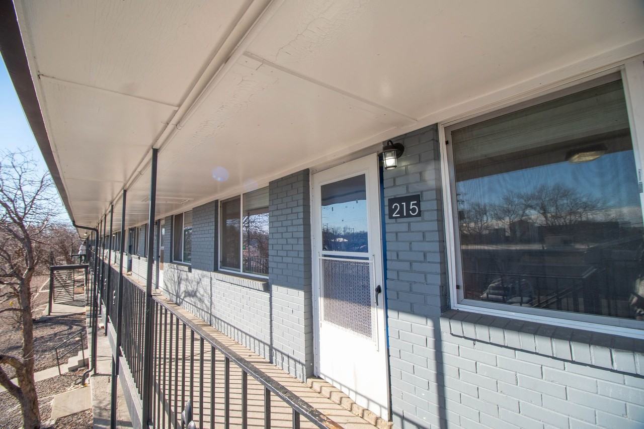 Move In, Save Big – 1 Month Free on This 1BR or 2 BR Beauty - Photo 3 of 19