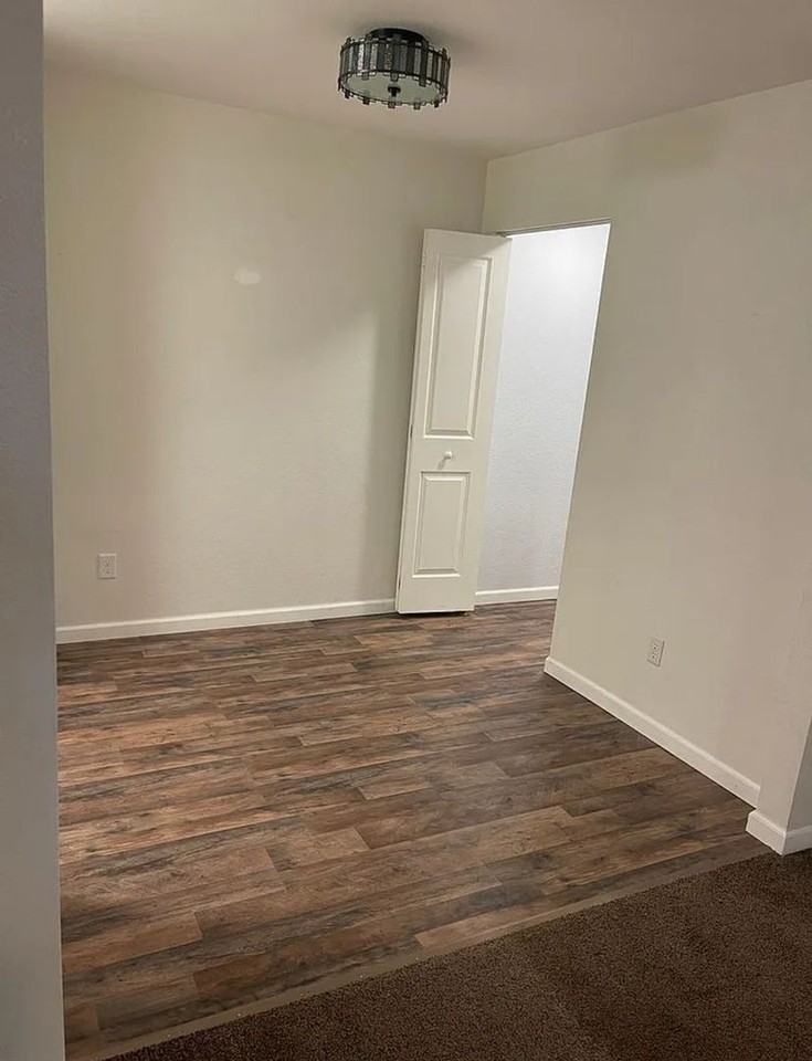 4670 Reka Dr #G11 - Photo 5 of 7