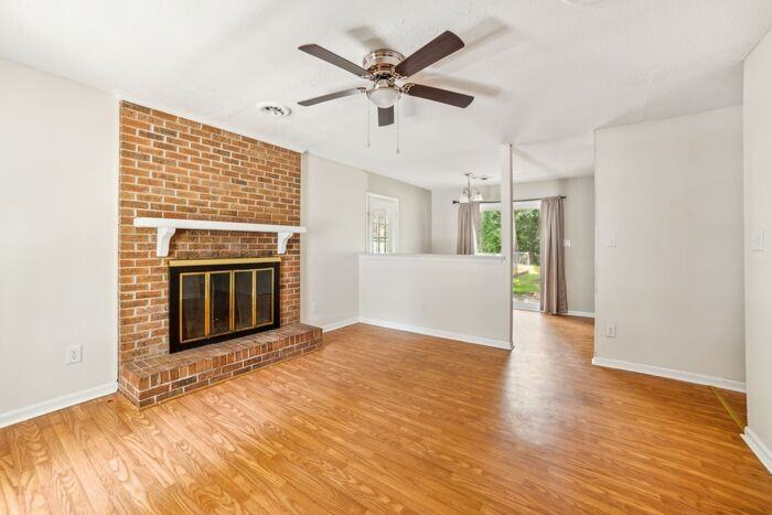 210 Stillwood Dr - Photo 3 of 24