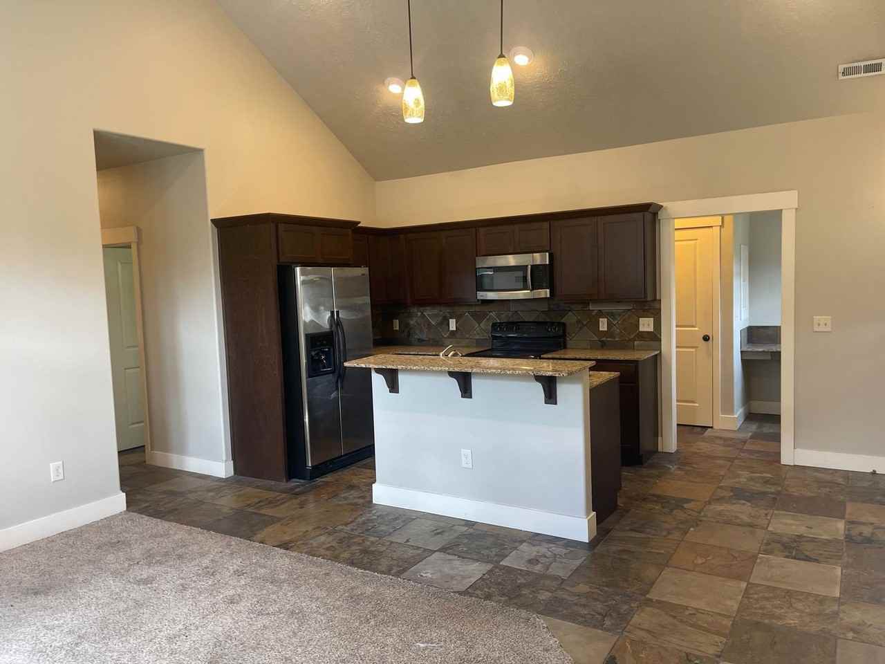 6 Bedroom Townhome - Photo 4 of 50