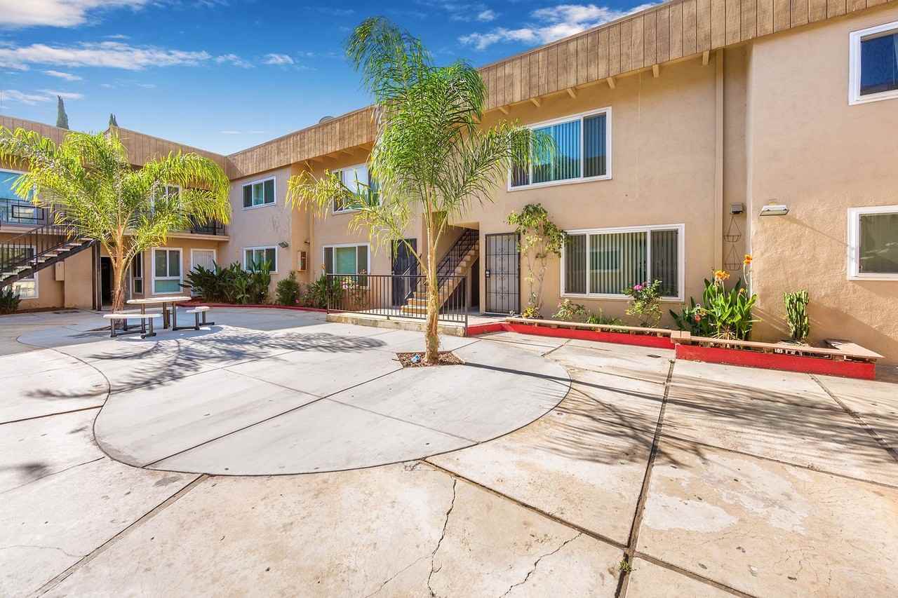 3200 W 99th St - Photo 3 of 13