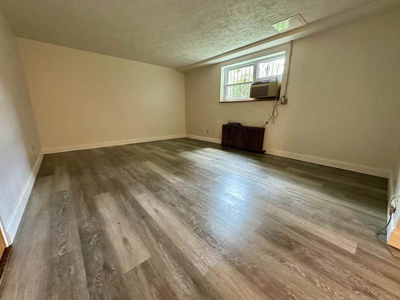 5927wal - Photo 2 of 26