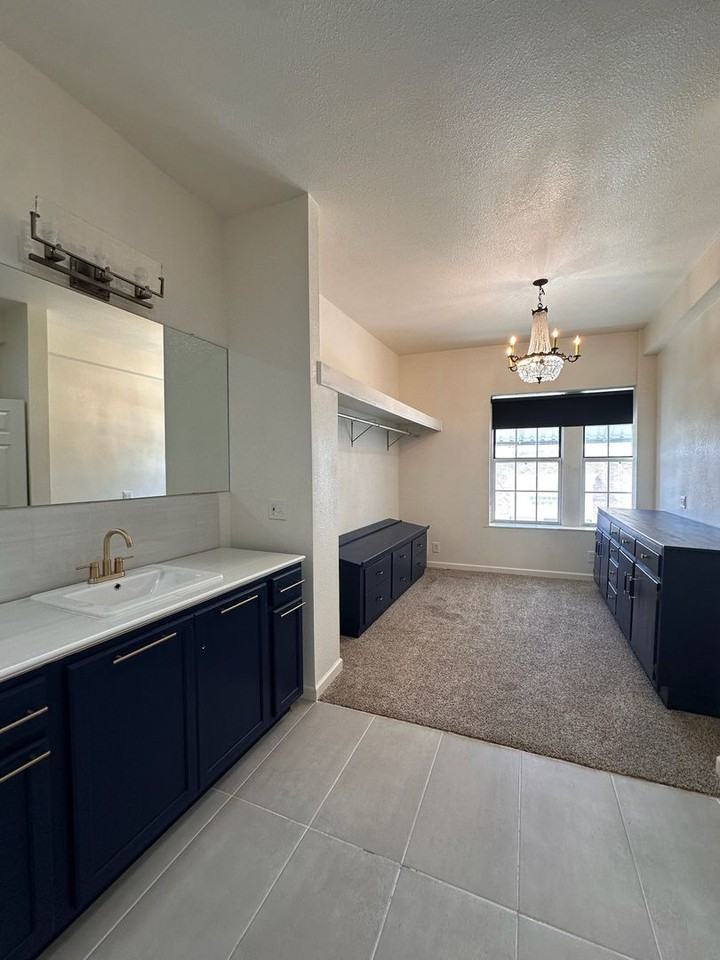 108 E Lee St - Photo 7 of 20