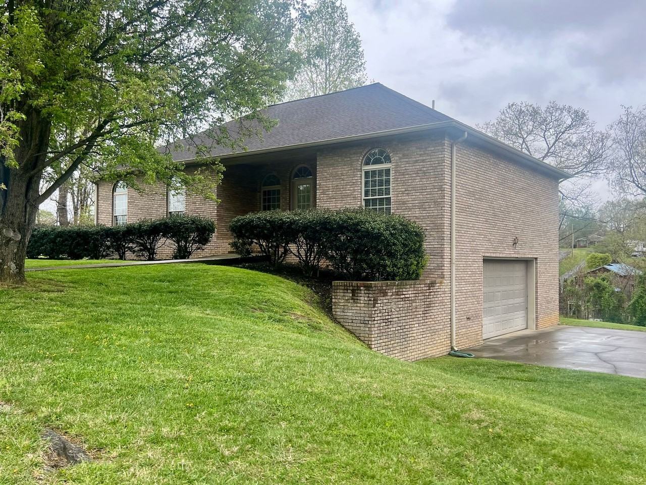 1212 Ridgewood Ct - Photo 2 of 50