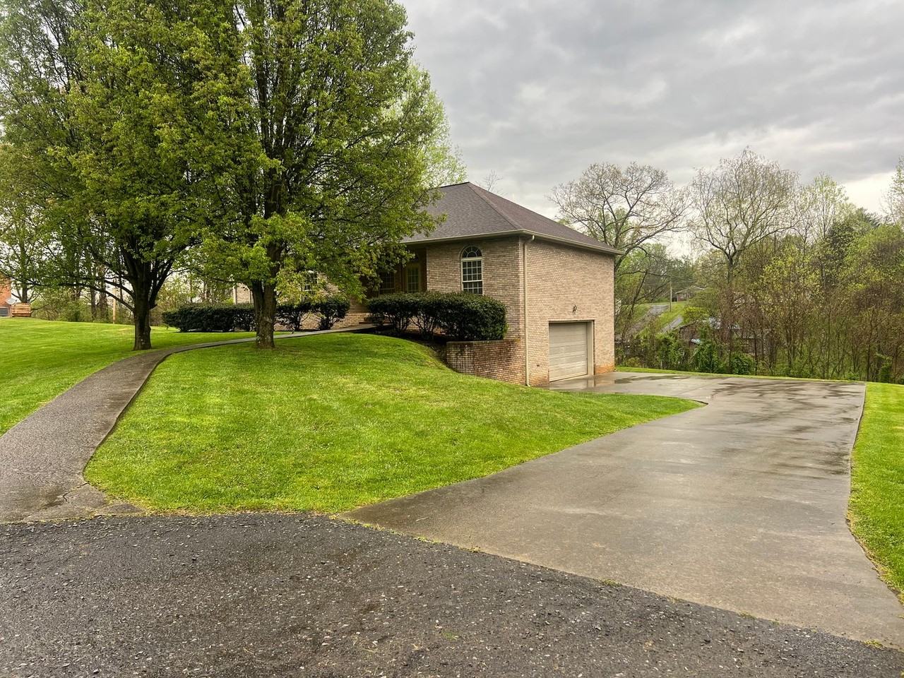 1212 Ridgewood Ct - Photo 3 of 50