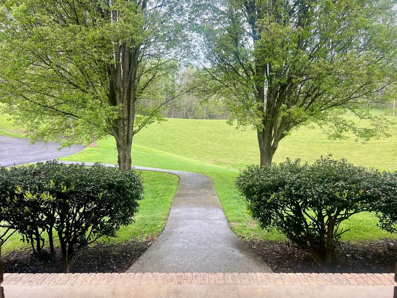 1212 Ridgewood Ct - Photo 4 of 50