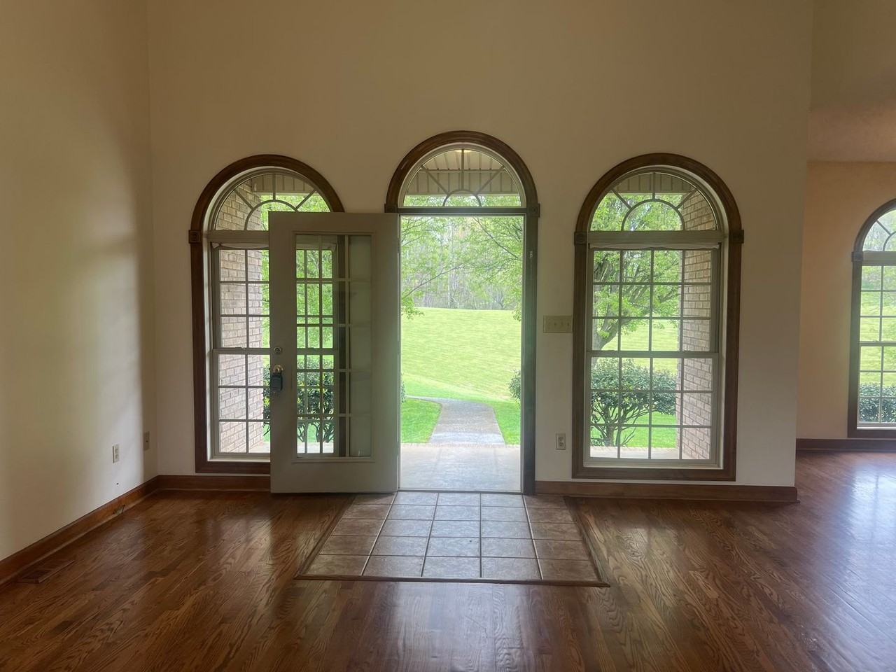 1212 Ridgewood Ct - Photo 5 of 50
