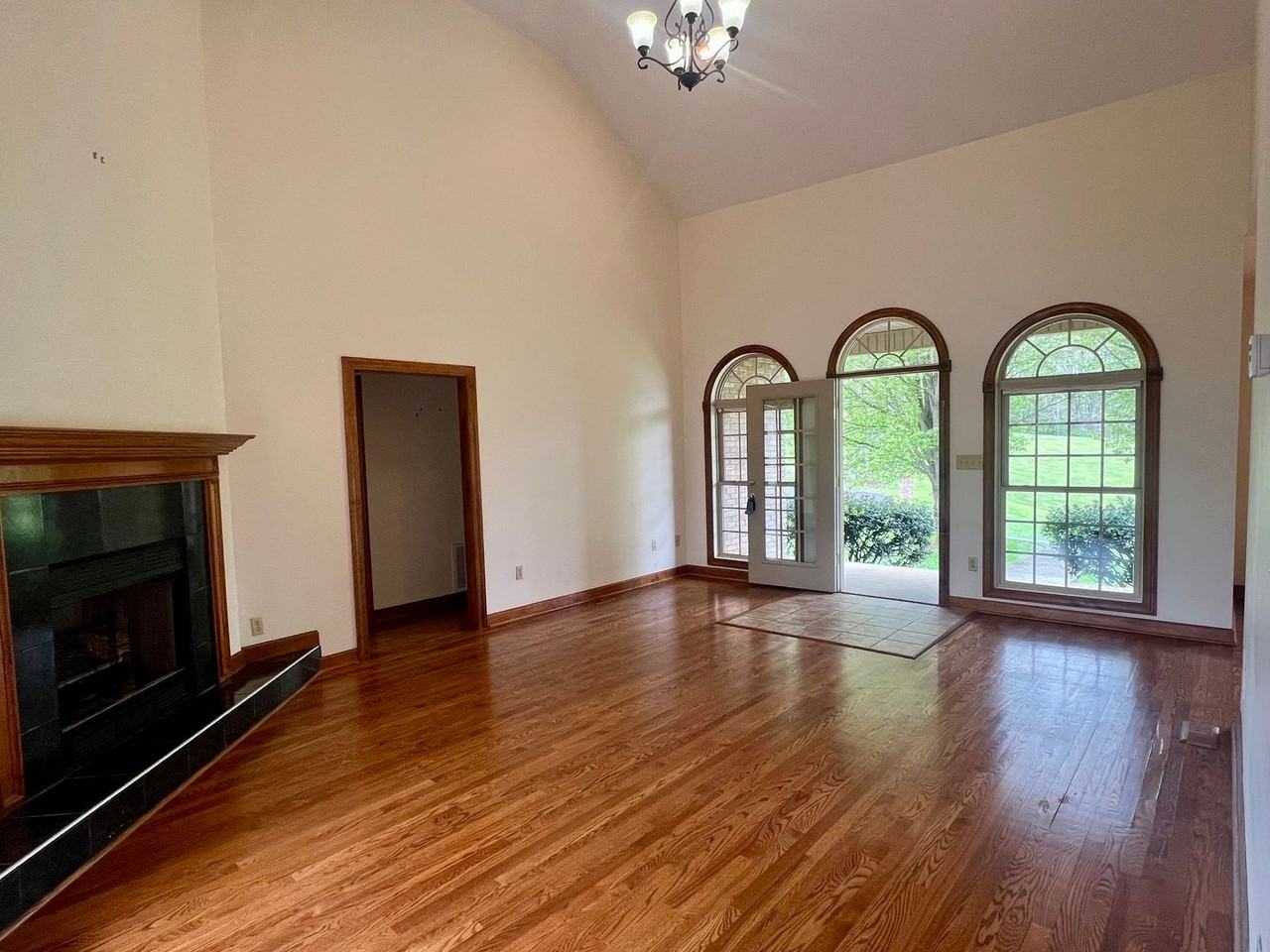 1212 Ridgewood Ct - Photo 6 of 50