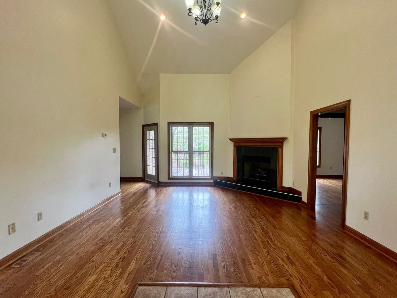 1212 Ridgewood Ct - Photo 7 of 50