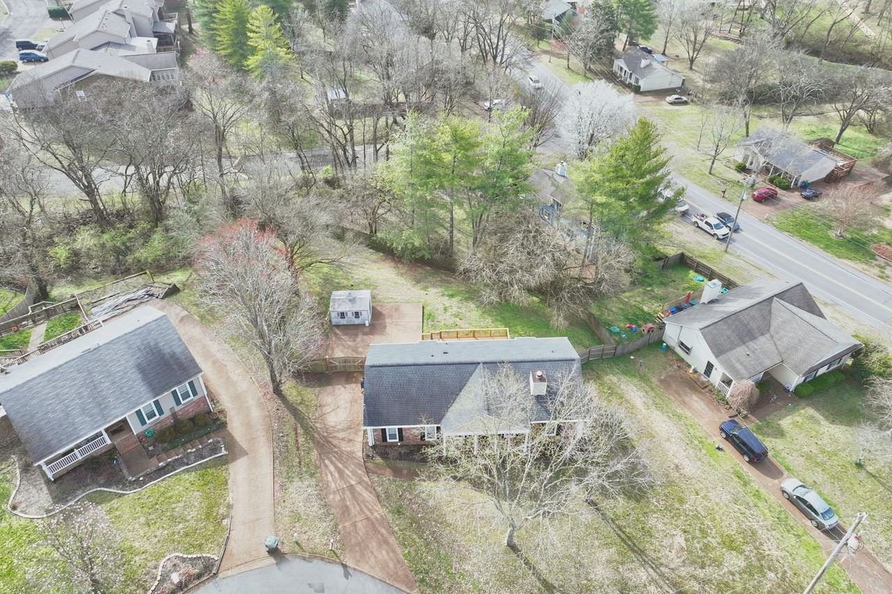 1104 Blythe Ct E - Photo 3 of 47