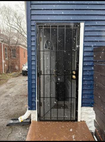 1166 Mount St - Photo 2 of 14