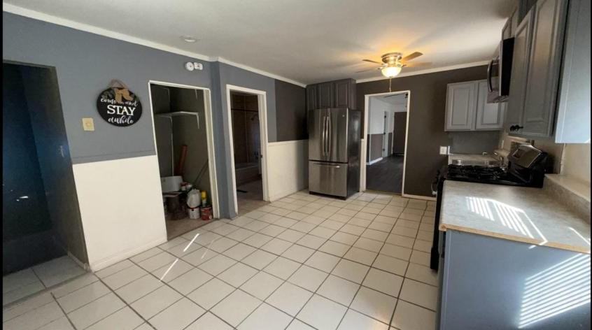 1166 Mount St - Photo 3 of 14