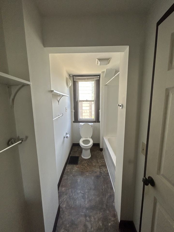 118 S Blair St #1 - Photo 5 of 23