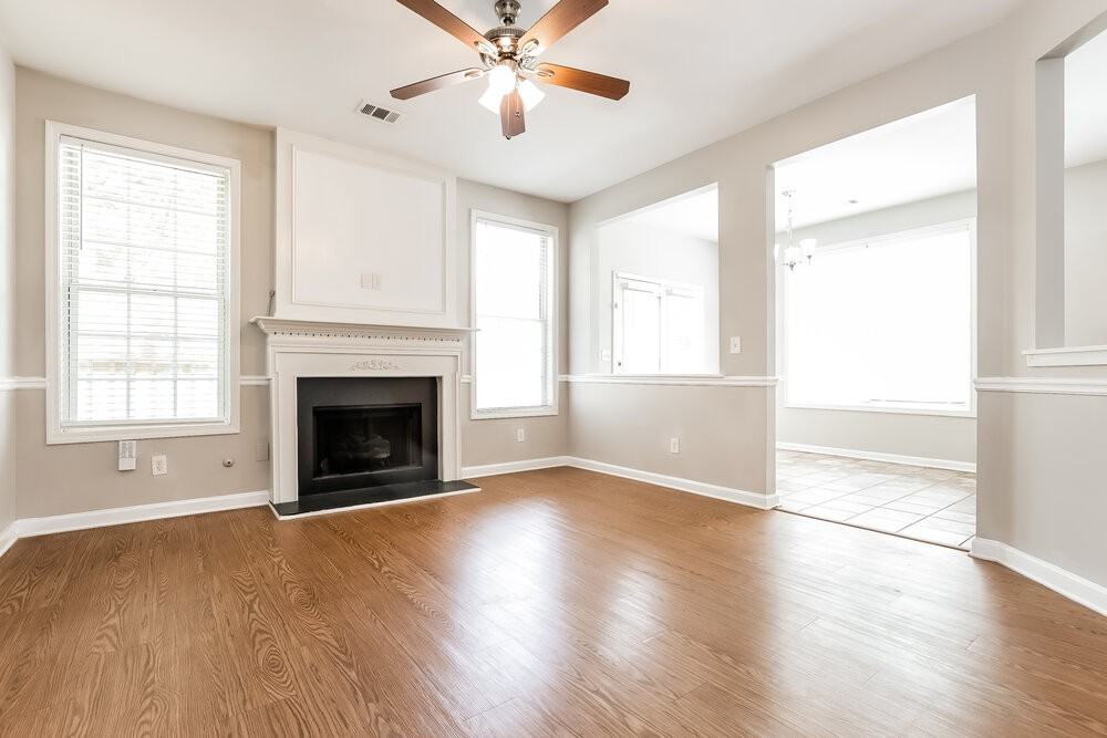 439 Heathcliff Ct - Photo 4 of 17