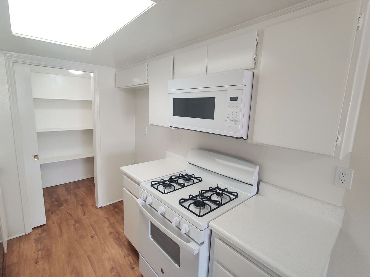 White Oak Apartments - Photo 2 of 6