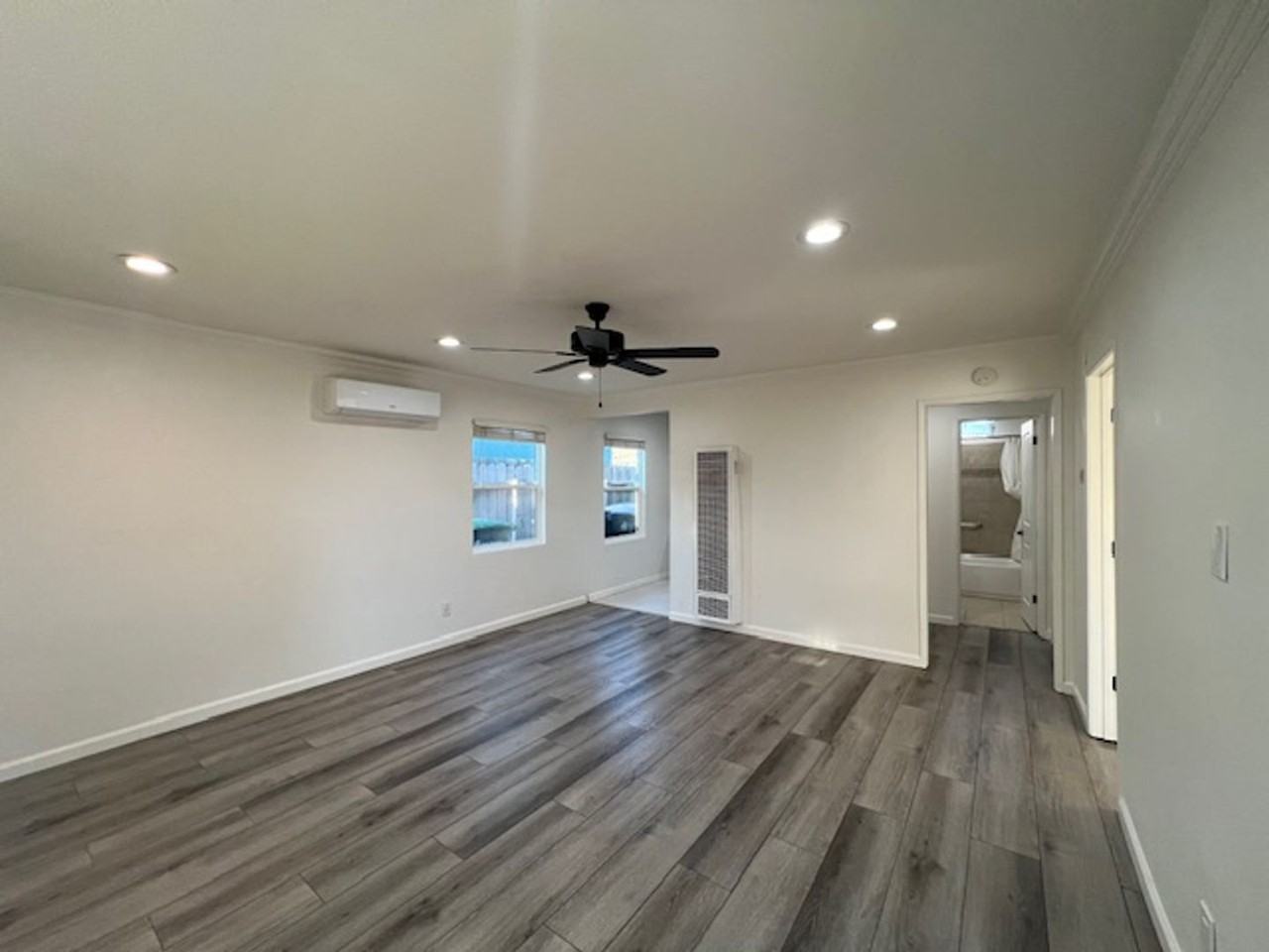 22306 Elaine Ave - Photo 2 of 10