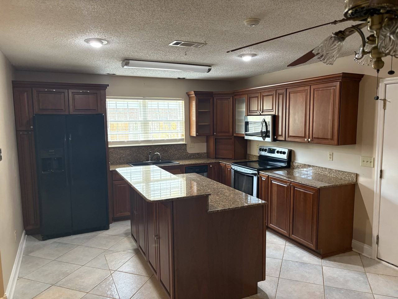 6813 Oakhurst Dr #NA - Photo 3 of 14