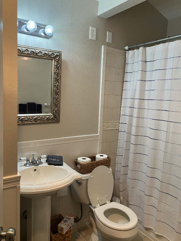 5515 North Syracuse Rm #2 - Photo 6 of 20