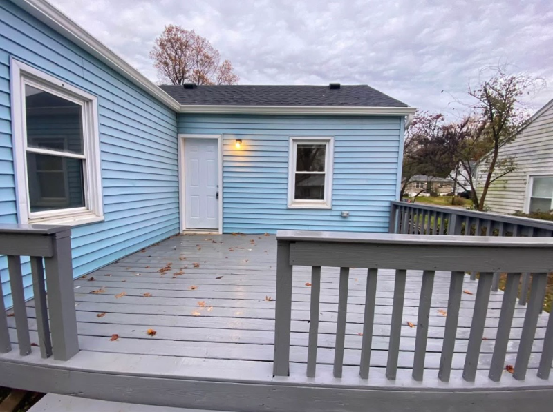 1520 Mckay Ave - Photo 3 of 10