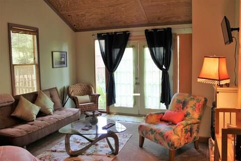 49 Evergreen Ave #B - Photo 2 of 11