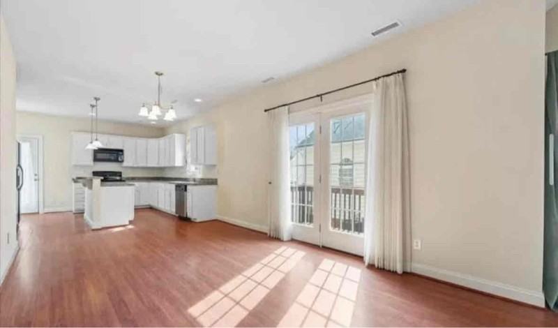 105 Wyndsong Pl - Photo 4 of 13