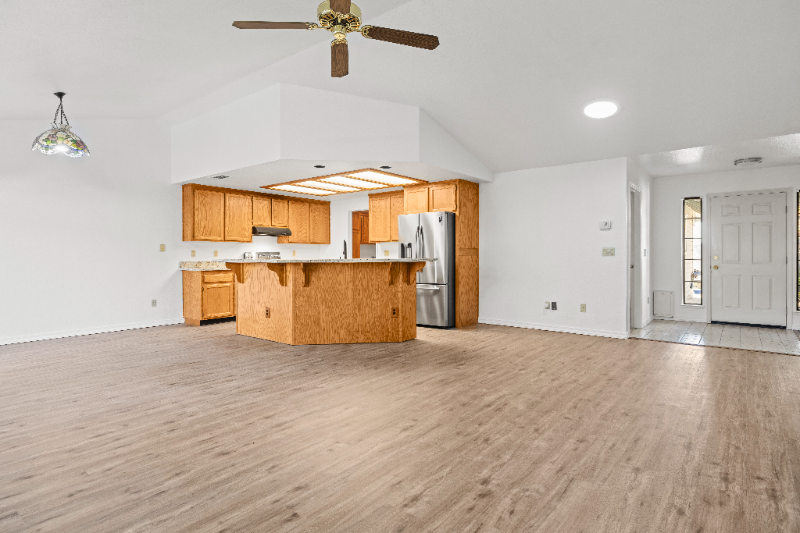 23231 Lone Pine Dr - Photo 3 of 19