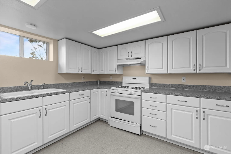 2504 Bridgeport Way W #B - Photo 5 of 9