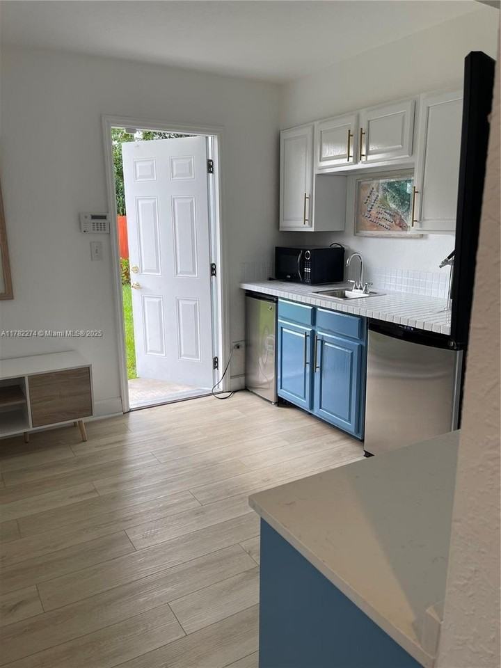 1560 Ne 145th St #2 - Photo 7 of 19