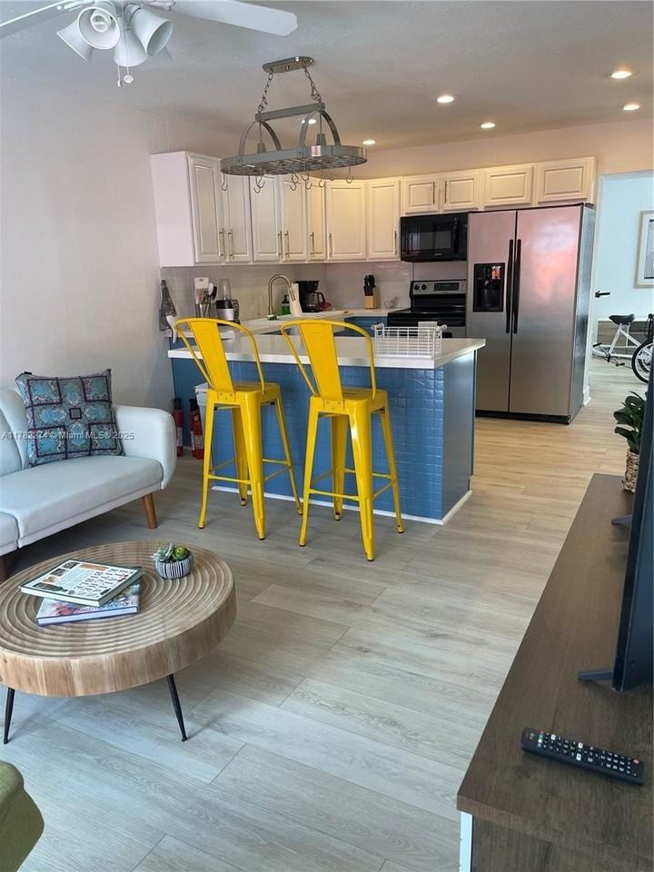 1560 Ne 145th St #2 - Photo 5 of 19