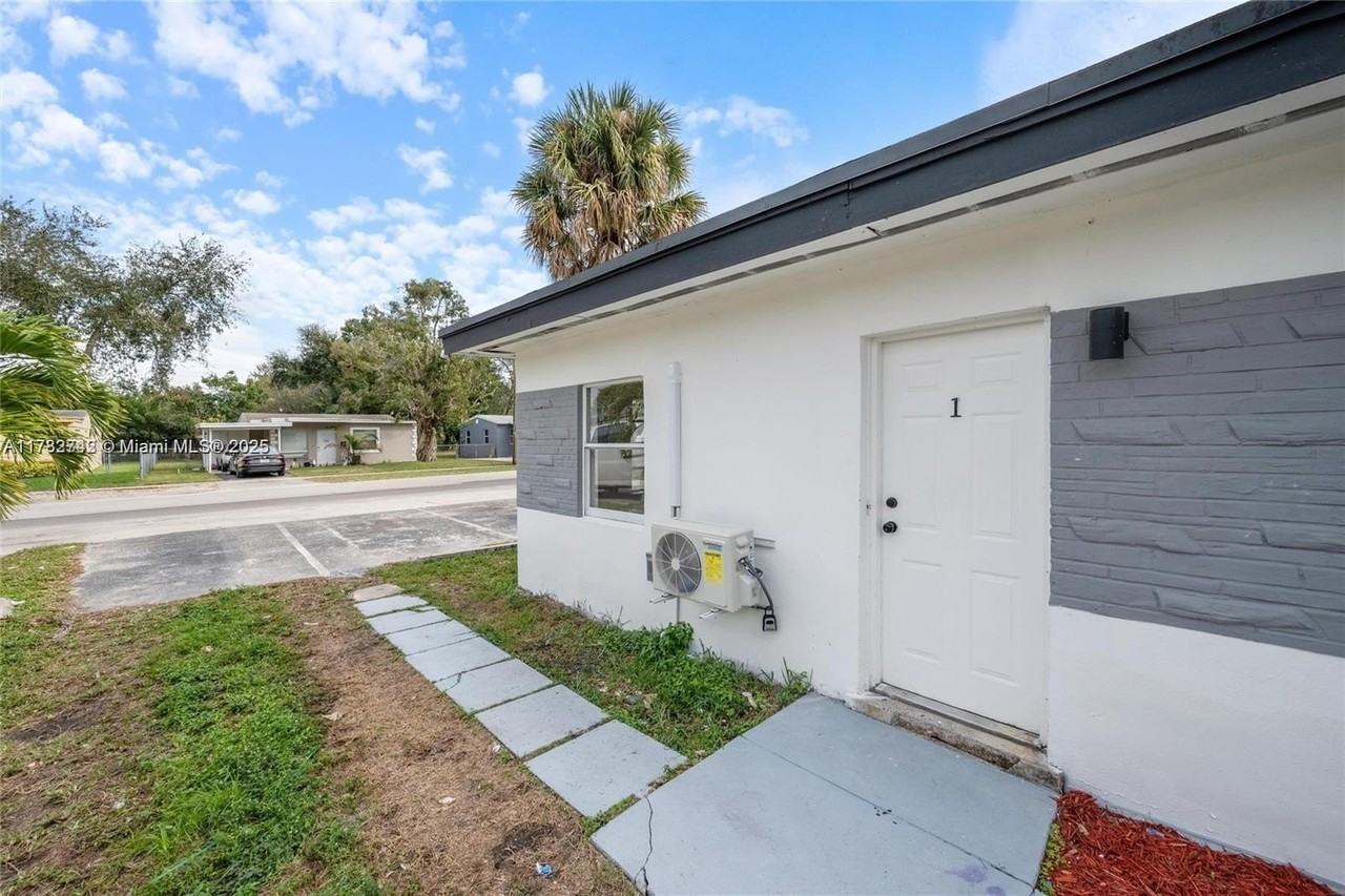 417 Northwest 15th Avenue #1-3 - Photo 4 of 19