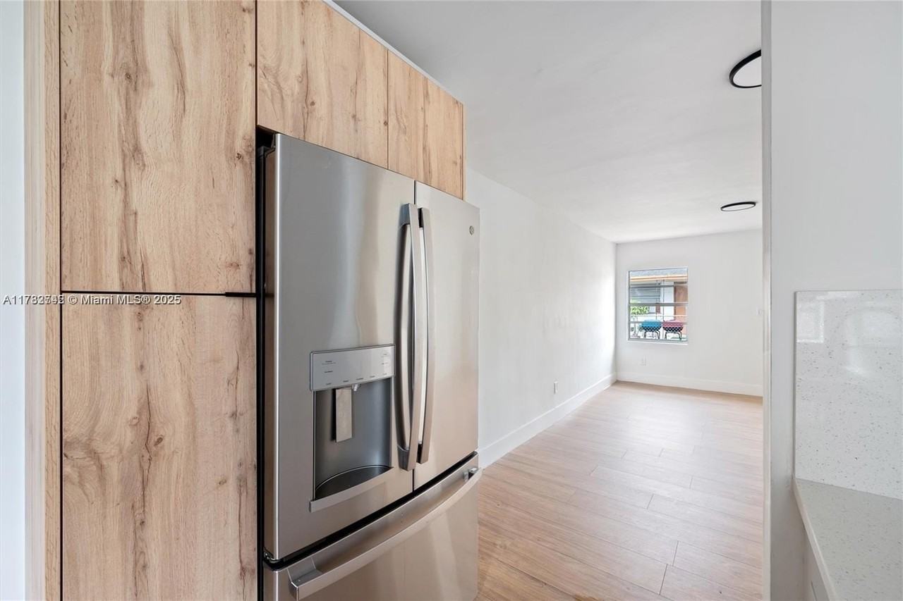 417 Northwest 15th Avenue #1-3 - Photo 6 of 19