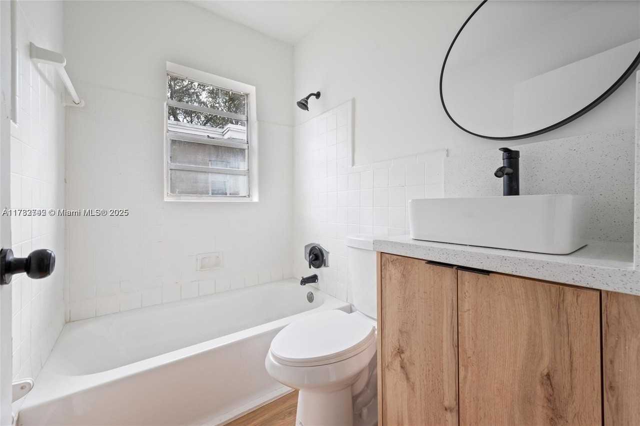 417 Northwest 15th Avenue #1-3 - Photo 7 of 19