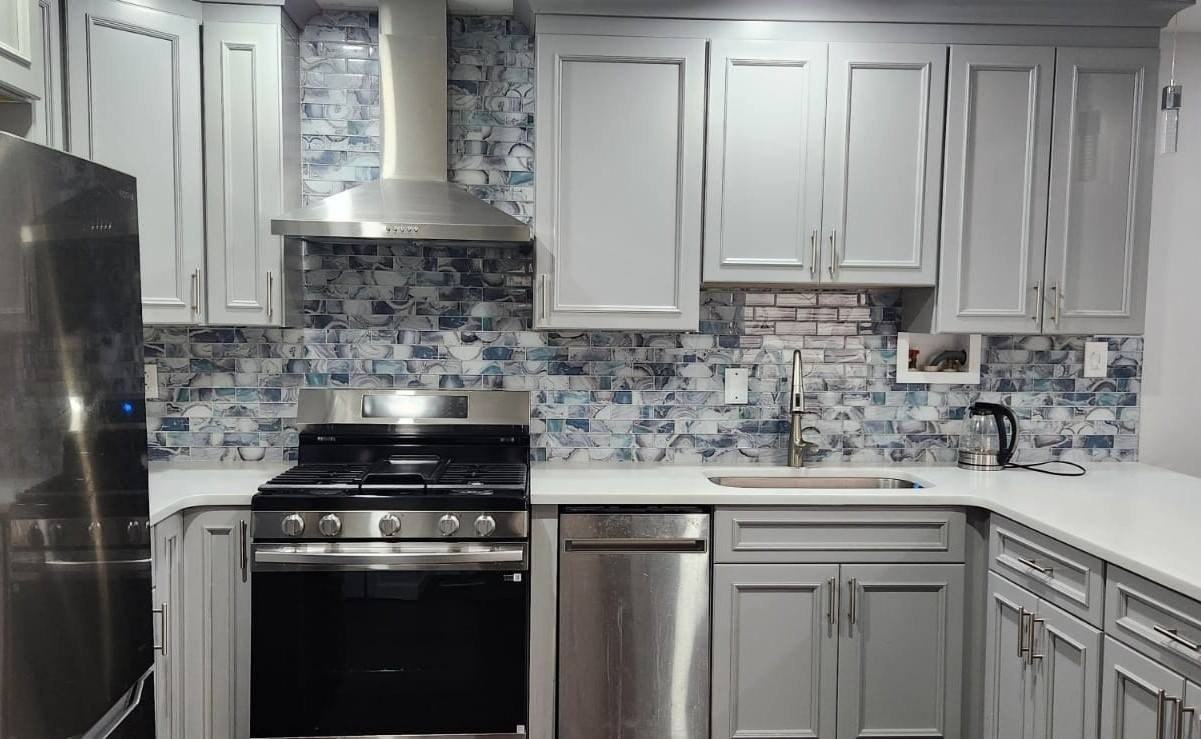 Erika Loop - Photo 2 of 12