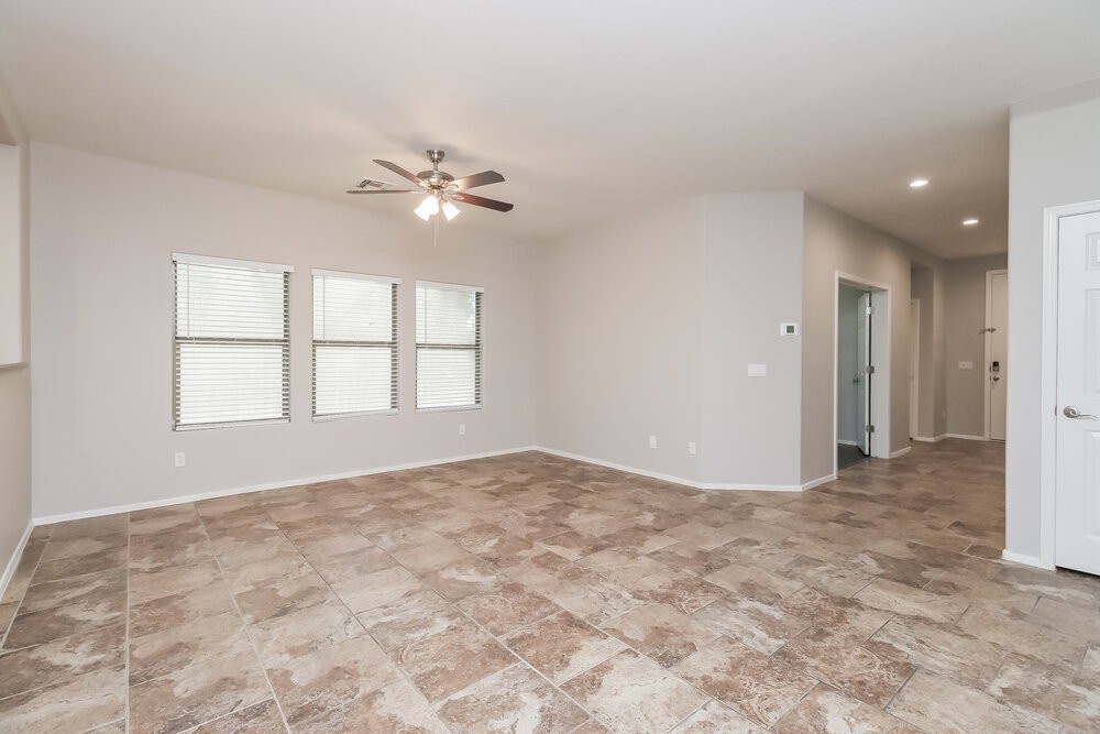 21147 E Tierra Grande Dr - Photo 4 of 17