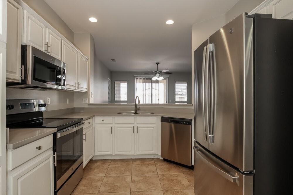 17076 W Halifax Ln - Photo 6 of 16