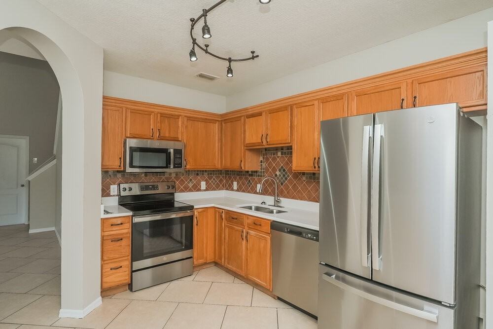 12723 Adventure Dr - Photo 7 of 17