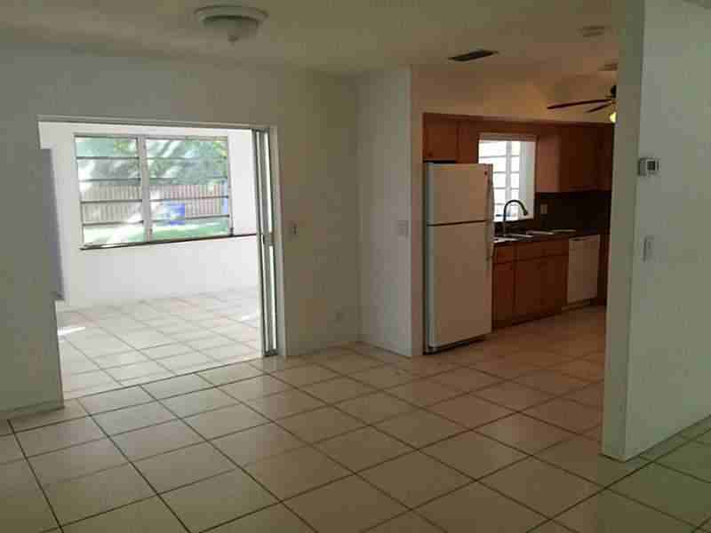 5300 Pierce Street - Photo 3 of 11
