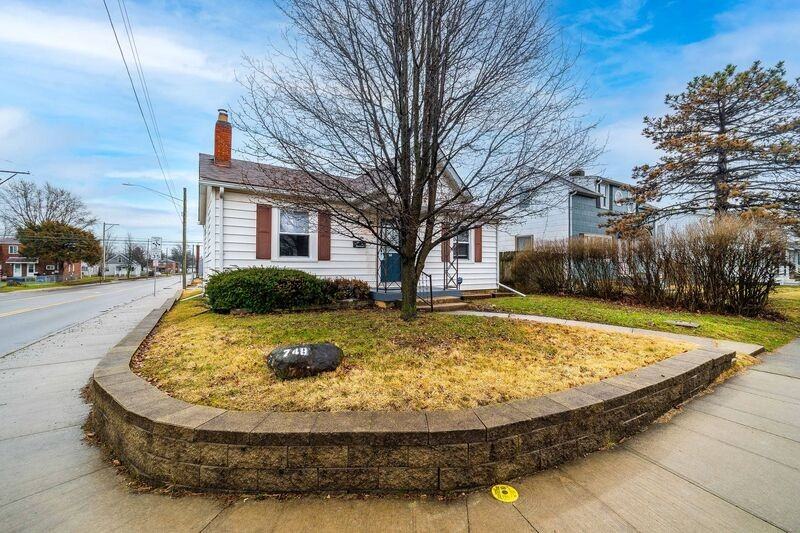 748 S Warren Ave - Photo 2 of 23