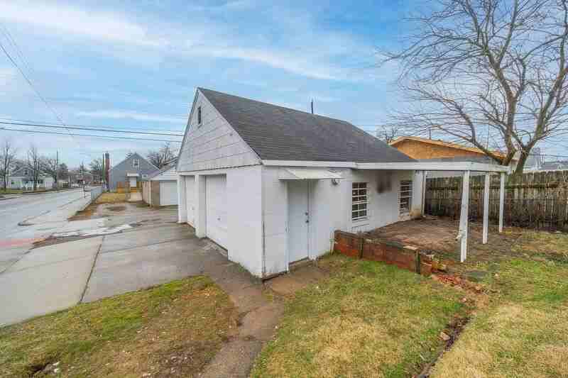 748 S Warren Ave - Photo 3 of 23