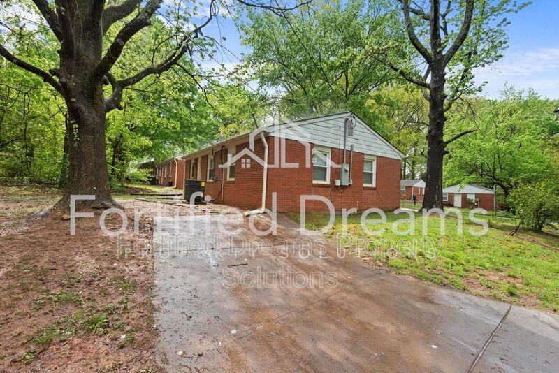 420 Hobson St - Photo 2 of 15